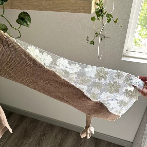French Collection Taupe Sweater Lace Floral Sleeve Women’s L Cottagecore Boho - Picture 3 of 9